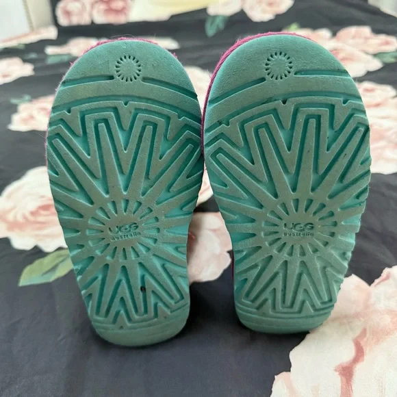 UGG Fuchsia Boots with Turquoise Bows - Picture 5 of 8